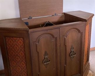 Vintage Sears Stereo FM-AM Console Music System https://ctbids.com/estate-sale/17888/item/1782393