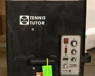 Automatic tennis ball server