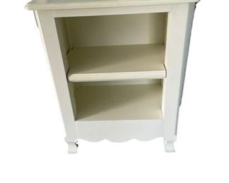 $75- White Small Bookcase w Adjustable Shelves LD125-19                                                                                                        For more pictures, contact us www.GoodbyHello.com       Description: This is a great, small bookcase for a teen's bedroom
Condition: Good
Dimensions: 24 x 14 x 30
Local pick up Bethesda, MD.  Contact us for shipper suggestions.