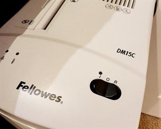Fellowes DM15C Office Shredder
