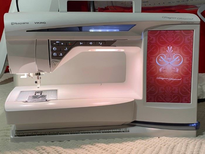 Husqvarna VIKING DIAMOND with NUMEROUS Accessories