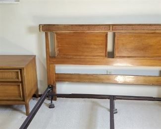 Mid Century Thomasville Bed Nightstand