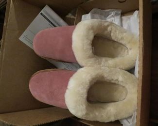 NEW IN THE BOX L.L. BEAN BEWROOM SHOES.