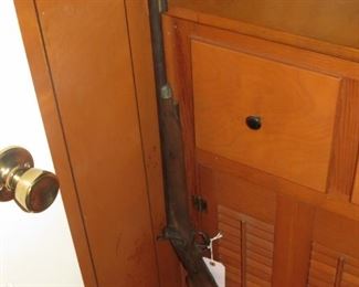 ANTIQUEMUZZLE LOADR.