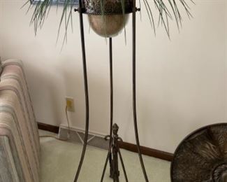 Metal Tripod Plant Stand 