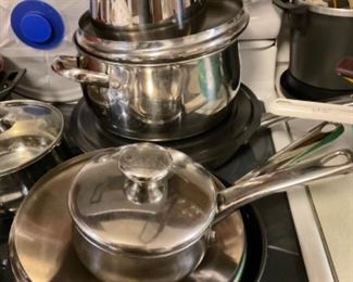 Set of Cooks Essentials Pots &Pans 11 Piece Set