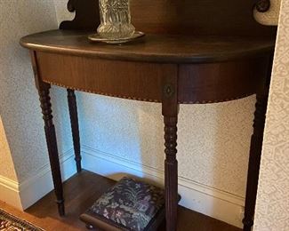 Antique Sheraton style table