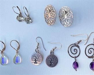 5 Pairs Small Earrings Jewelry
Lot #: 104