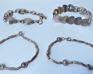 4 Bracelets Jewelry
Lot #: 91

