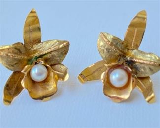 Vintage 18 Karat Gold Earrings With Pearls
Lot #: 4
