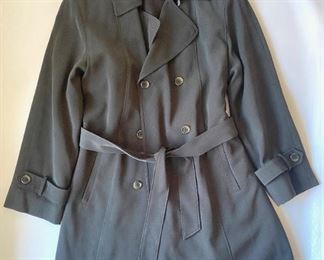 Vintage Gallery Medium Trench Coat With Removable Liner
Lot #: 60