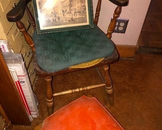 captain's chair and auxiliary stool