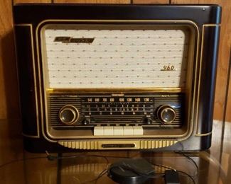 Grundig Classic 960 Hi-Fi Table Radio https://ctbids.com/estate-sale/18086/item/1806705
