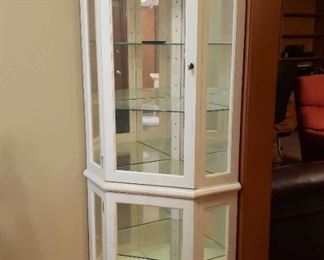 White Lighted Curio Cabinet https://ctbids.com/estate-sale/18086/item/1803825