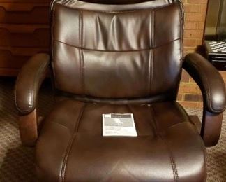 Real Space Brown Office Chair https://ctbids.com/estate-sale/18086/item/1806668