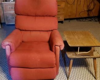 Red La-Z-Boy Recliner With Side Table https://ctbids.com/estate-sale/18086/item/1806667