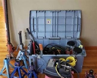 Air Compressor, Jacks, & More Automotive Accessories https://ctbids.com/estate-sale/18086/item/1806663