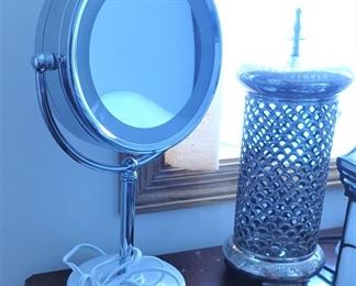 magnifying mirror