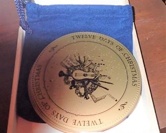 music box with round metal discs