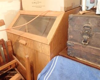 VTG STORAGE WINDOW FRONT