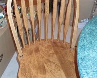 WINDSOR CHAIRS AND ROUND TABLE