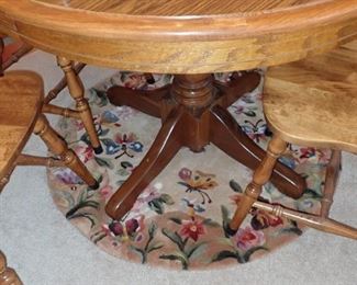 WINDSOR CHAIRS AND ROUND TABLE