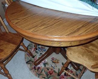 WINDSOR CHAIRS AND ROUND TABLE