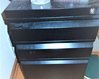 LOCKING FILE CABINET