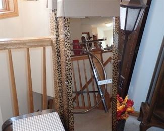 MIRROR AND JEWELRY STANDS