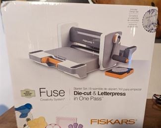 FISKARS FUSE DIE-CUT LETTERPRESS