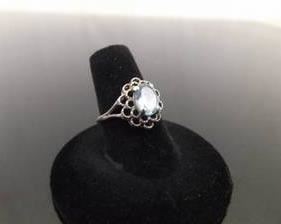 .925 Sterling Silver Oval Cut Topaz Ring Size 7.25