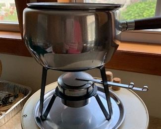 fondue pot