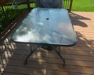 outdoor table w/6 chairs