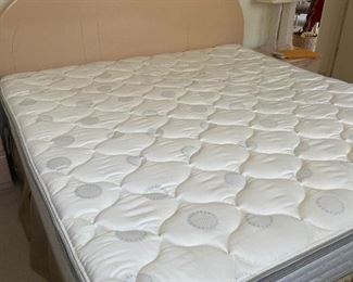 Sleep number king size bed, very clean