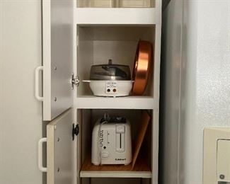 Egg poacher, Cuisinart toaster, waffle maker