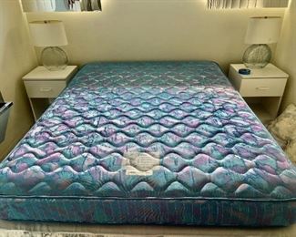 Elite Luxury, Extra Firm Queen mattress / box