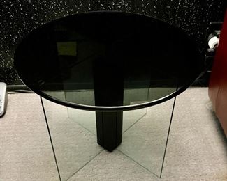 Round glass table w/glass bottom