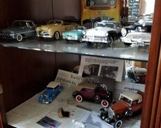 "Bonnie & Clyde" Die Cast Models car collection all 3 cars, mini accessories and articles Not sold separately 