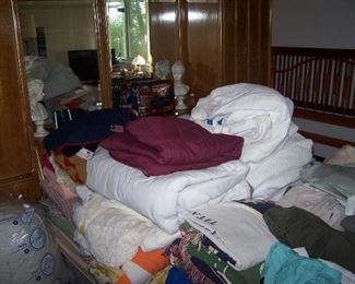 BEDDING & MIRRORED HEADBOARD