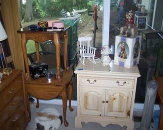 MORE LAMP TABLES, SMALL CHEST & DECORATIVE ITEMS