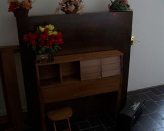 LARGE SQUARE COFFEE TABLE BEHIND A TWIN HEADBOARD.  NO ROOM TO SET THE COFFEE TABLE ON THE FLOOR!!