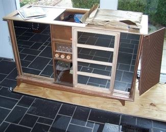 VINTAGE MAGNA VOX HI-FI