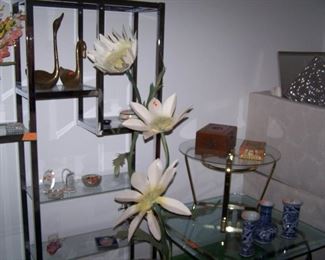 LARGE METAL FLOWER SCULPTURE