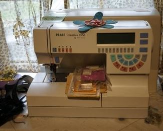 Pfaff Creative 7550 sewing machine