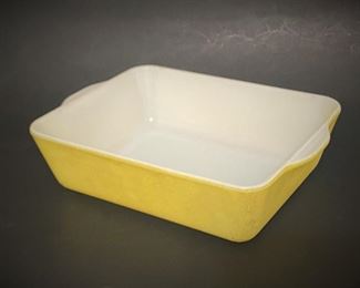 Vintage Pyrex food container 