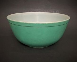 Vintage Pyrex mixing bowl