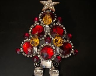 Vrba Christmas Tree Brooch ........To register and to place bids simply go to www.capitolsalesservices.hibid.com