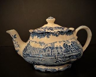 Royal Worcester Avon teapot ........To register and to place bids simply go to www.capitolsalesservices.hibid.com