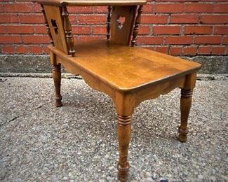 Vintage 1950s American Colonial style step back end table by Baumritter which eventually became Ethan Allen