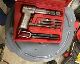 Snap On Air Hammer/ tie rod fork /chisel. With case. Works great! Nothing beats Snap On!
